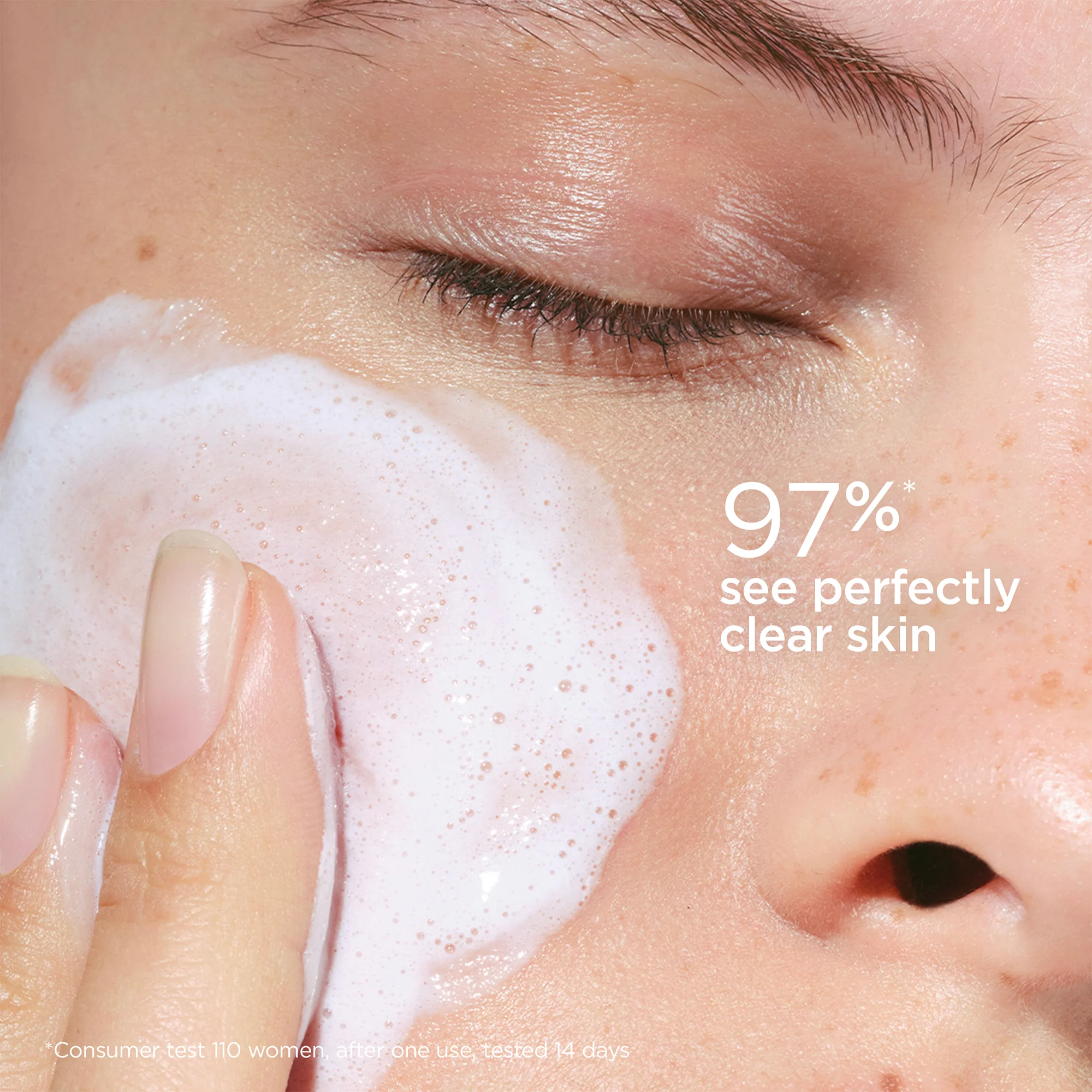 Clarins Soothing Gentle Foaming Cleanser - Image 4