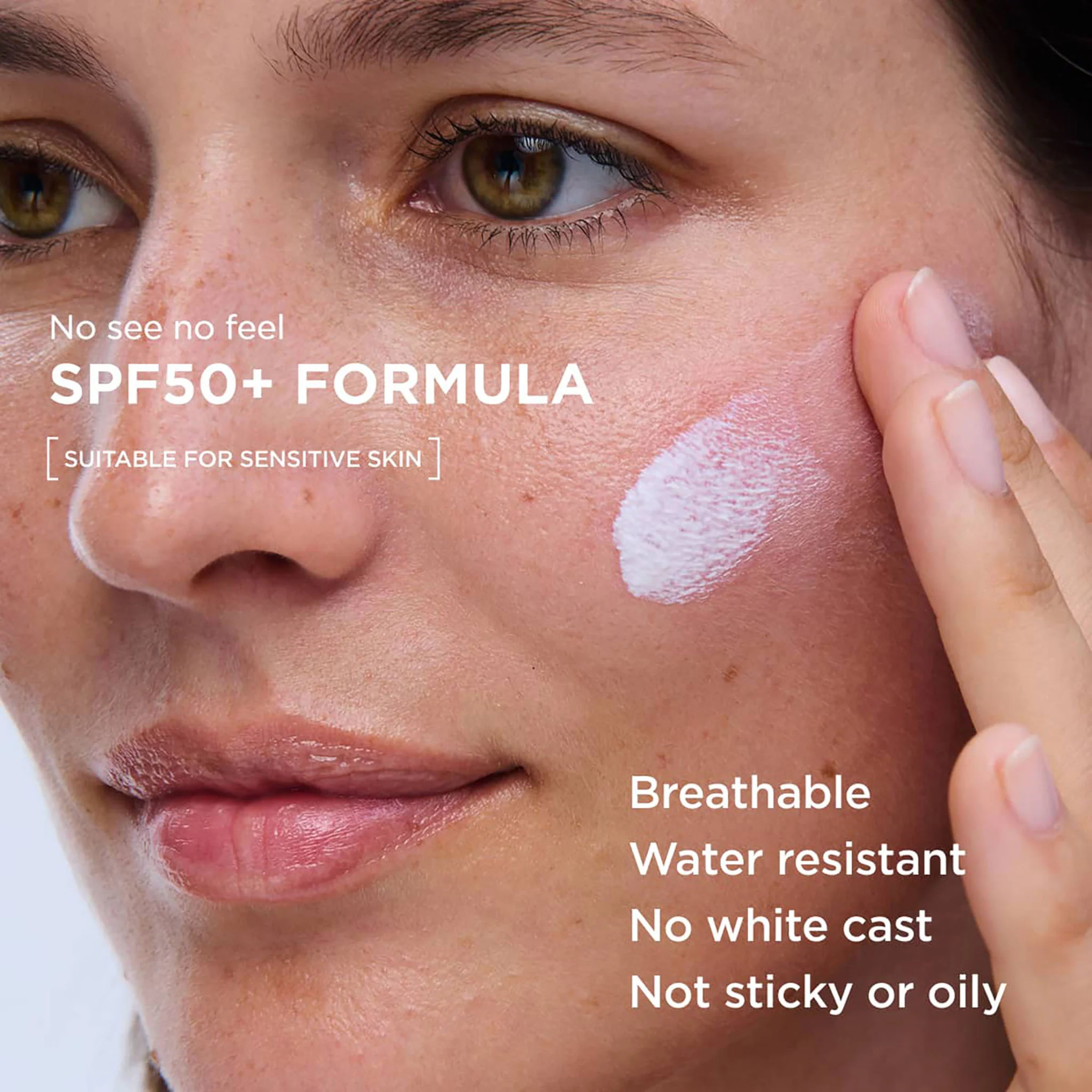 Clarins UV Plus Skin Barrier Multi-Protective Daily Screen SPF50+ - Image 4