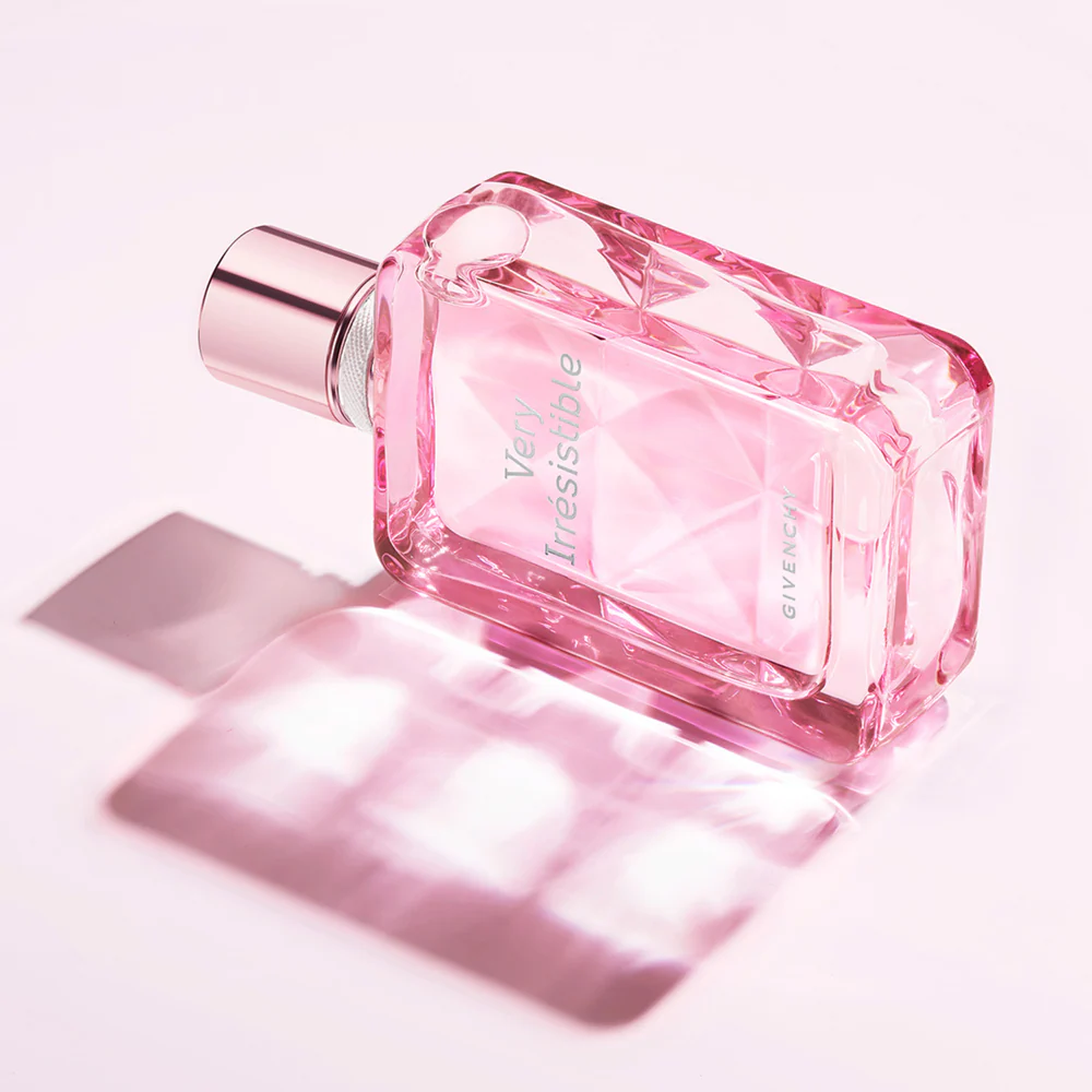 GIVENCHY Very Irresistible Eau de Toilette Spray - Image 4