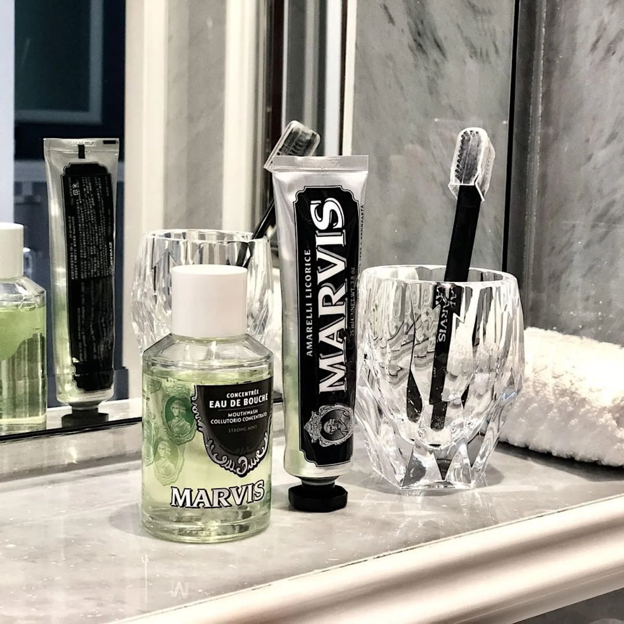 Marvis Strong Mint Mouthwash - Image 3
